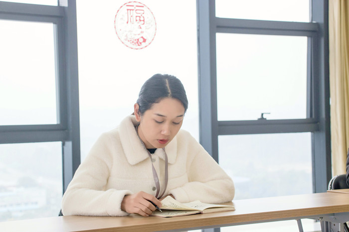 IMG_0114_Portrait+_副本.jpg IMG_0114_Portrait+_副本.jpg